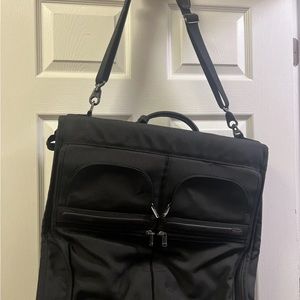 TUMI LARGE GARMENT BAG. GREAT LUGGAGE! GREAT PRICE.